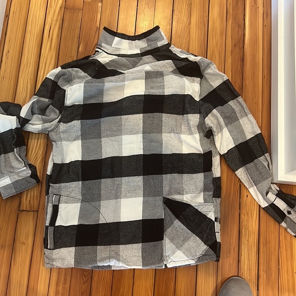 Never been worn, plaid long sleeve shirt. Has pockets - Picture 3 of 3